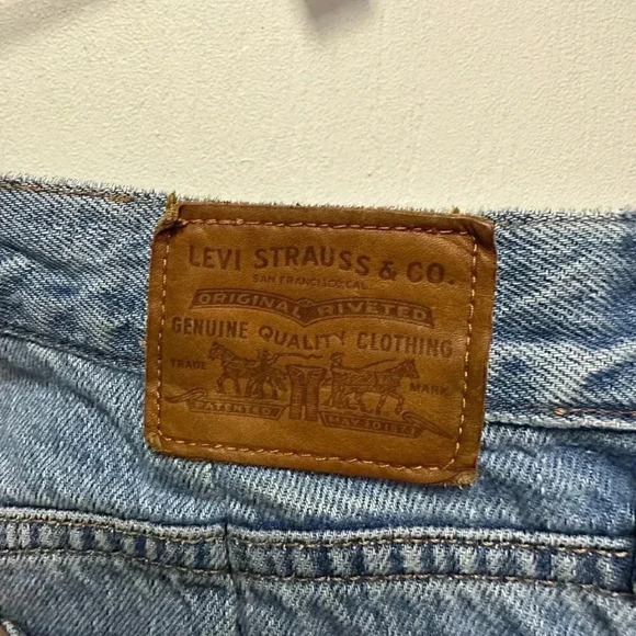 Levis brand premium denim distressed jeans - Picture 5 of 6